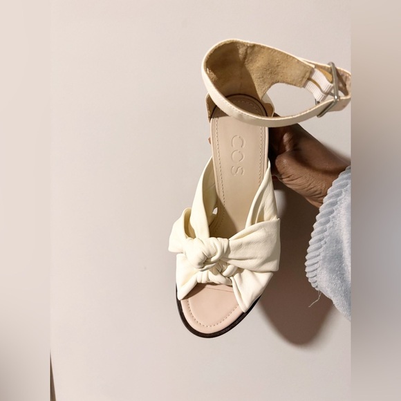 Cos white leather double knotted swing block heel size 6 USA practically new - Picture 10 of 10
